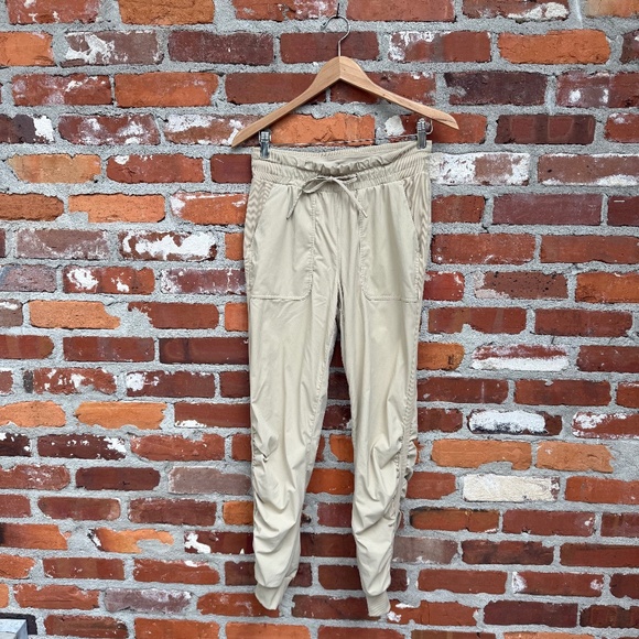 Lululemon Beyond the Studio 7/8 Jogger‎ Size 6 - Picture 1 of 10